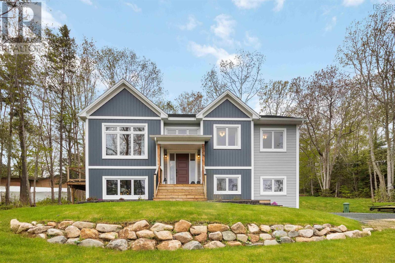 294 Lockview Rd, Fall River, NS B2T 1J1