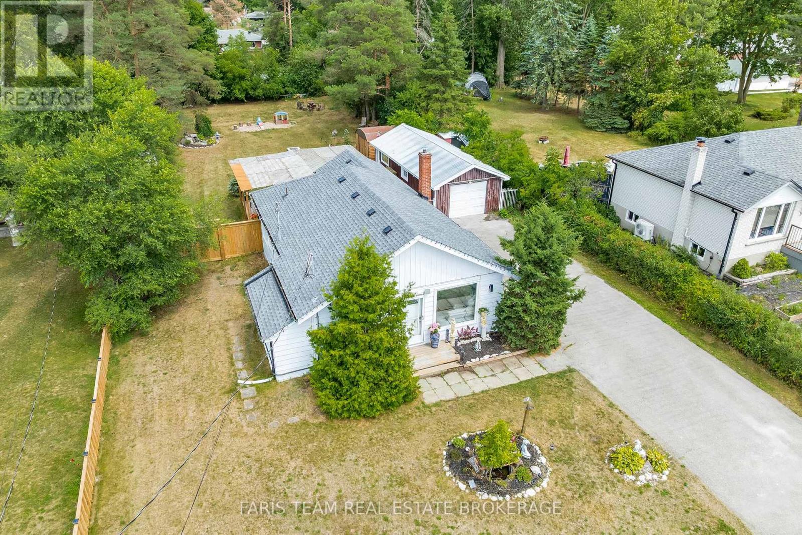 11 Park Ave, East Gwillimbury, ON L9N 1H1