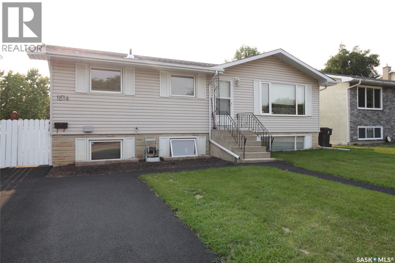 1814 Arlington Ave, Saskatoon, SK S7H 2Y7