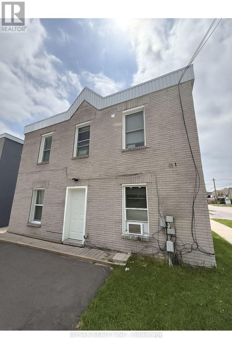 81 Peter St S, Orillia, ON L3V 5B3