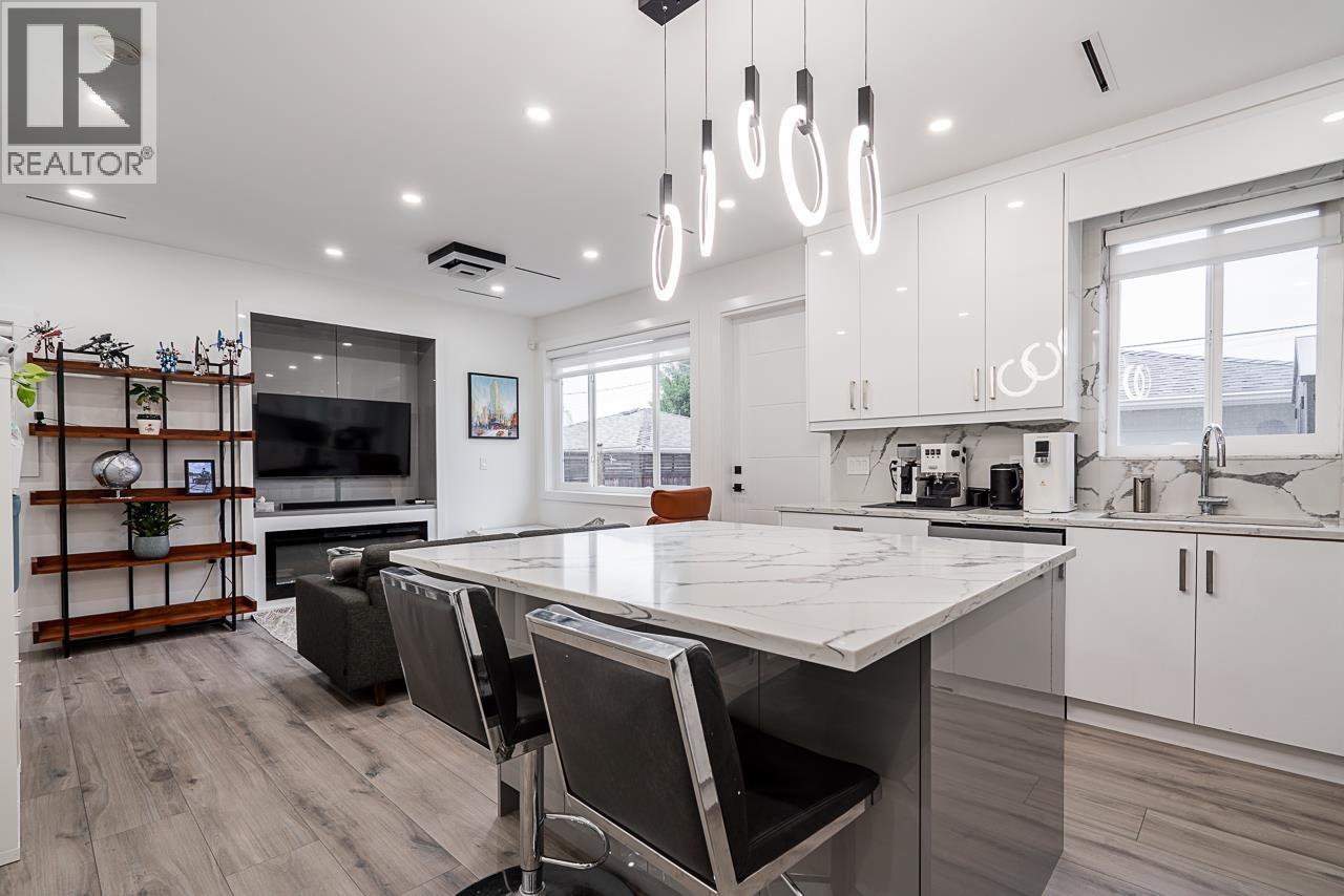 4675 Canada Way #2, Burnaby, BC V5G 1K9