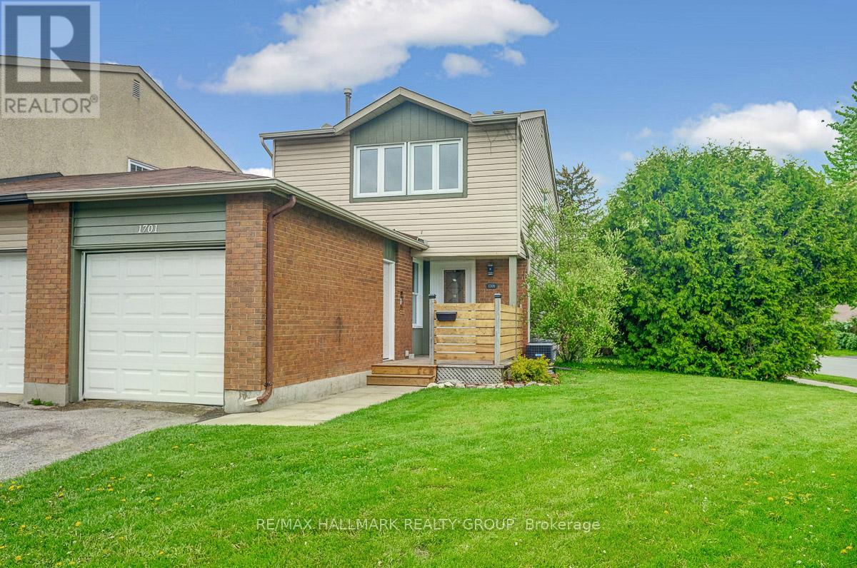 1701 Lafrance Dr, Ottawa, ON K1E 2L7