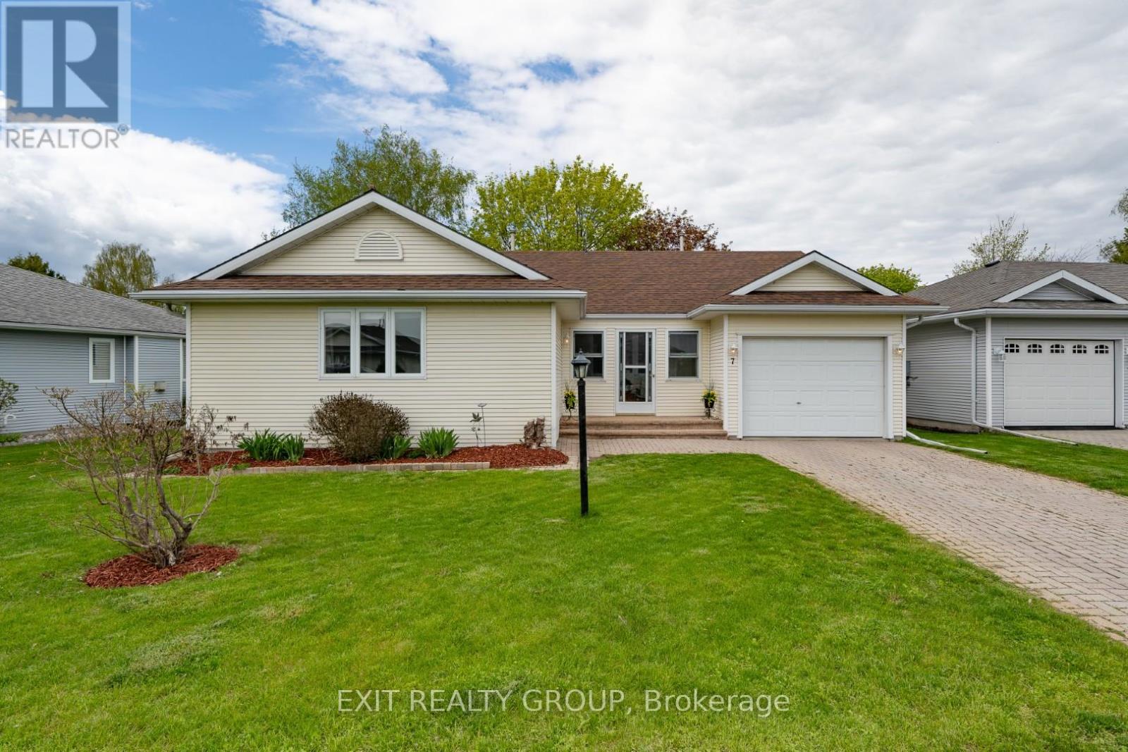 7 Cretney Dr, Prince Edward County Wellington Ward, ON K0K 3L0