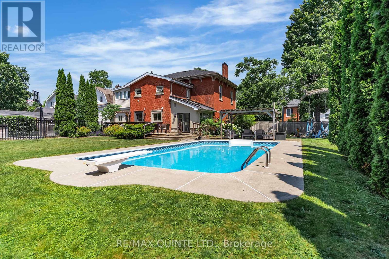 246 Charles St, Belleville, ON K8N 3M5