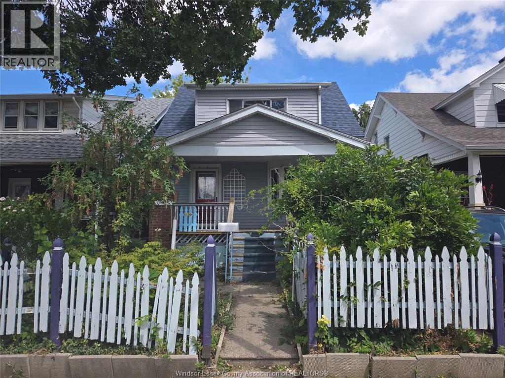 1126 Louis Ave, Windsor, ON N9A 1Y2