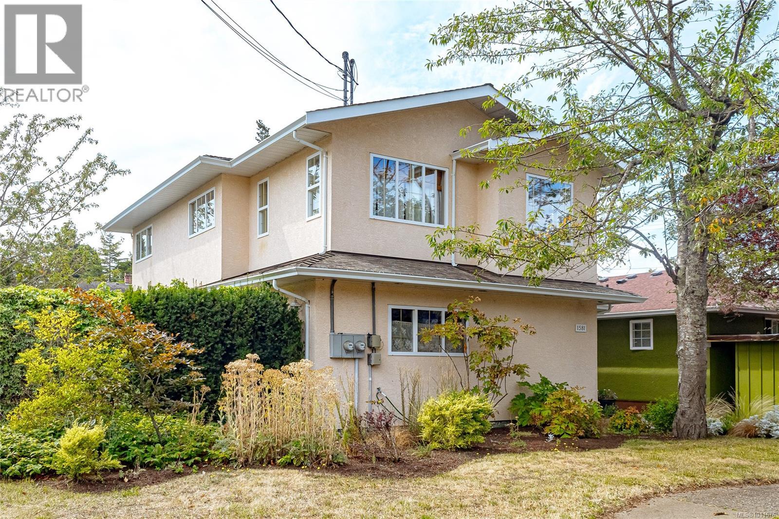 1581 Denman St, Victoria, BC V8R 1X8