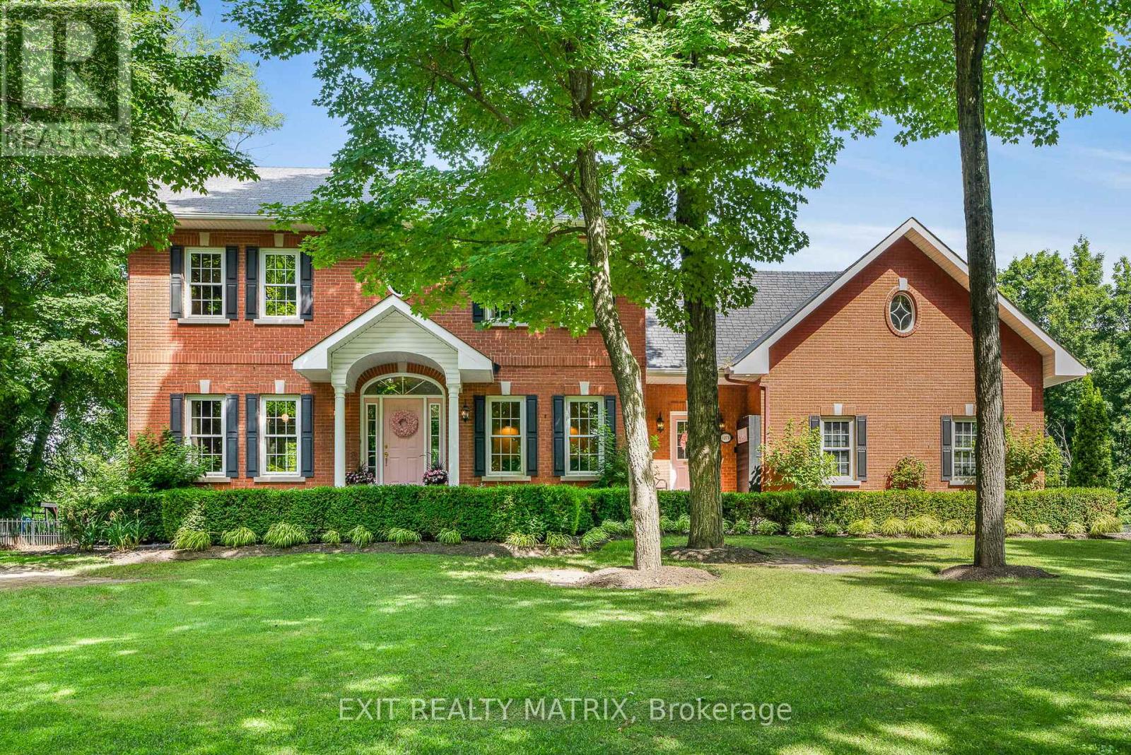 1271 Georges Vanier Dr, Ottawa, ON K4C 1R6