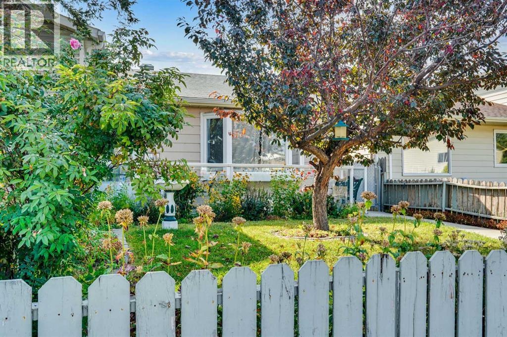 13 Falworth Way NE, Calgary, AB T3J 1C9