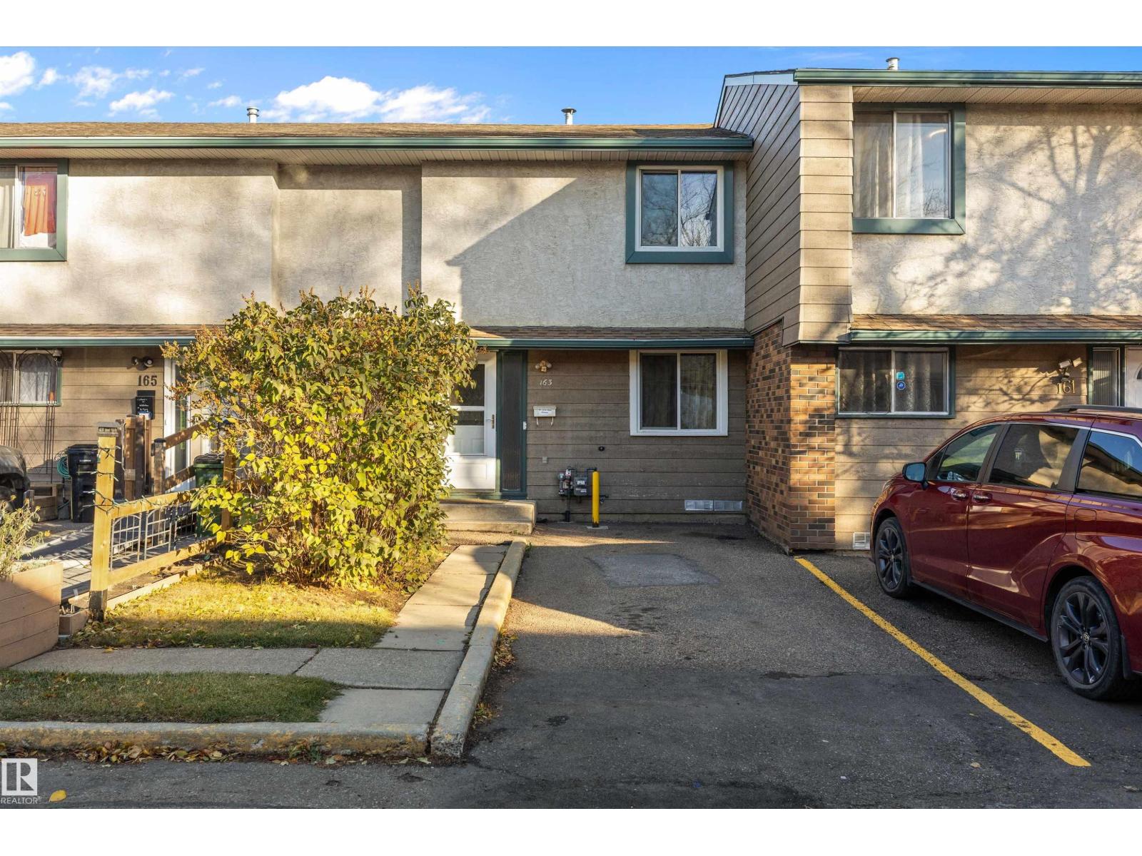 163 Abbottsfield Rd NW, Edmonton, AB T5W 4S9