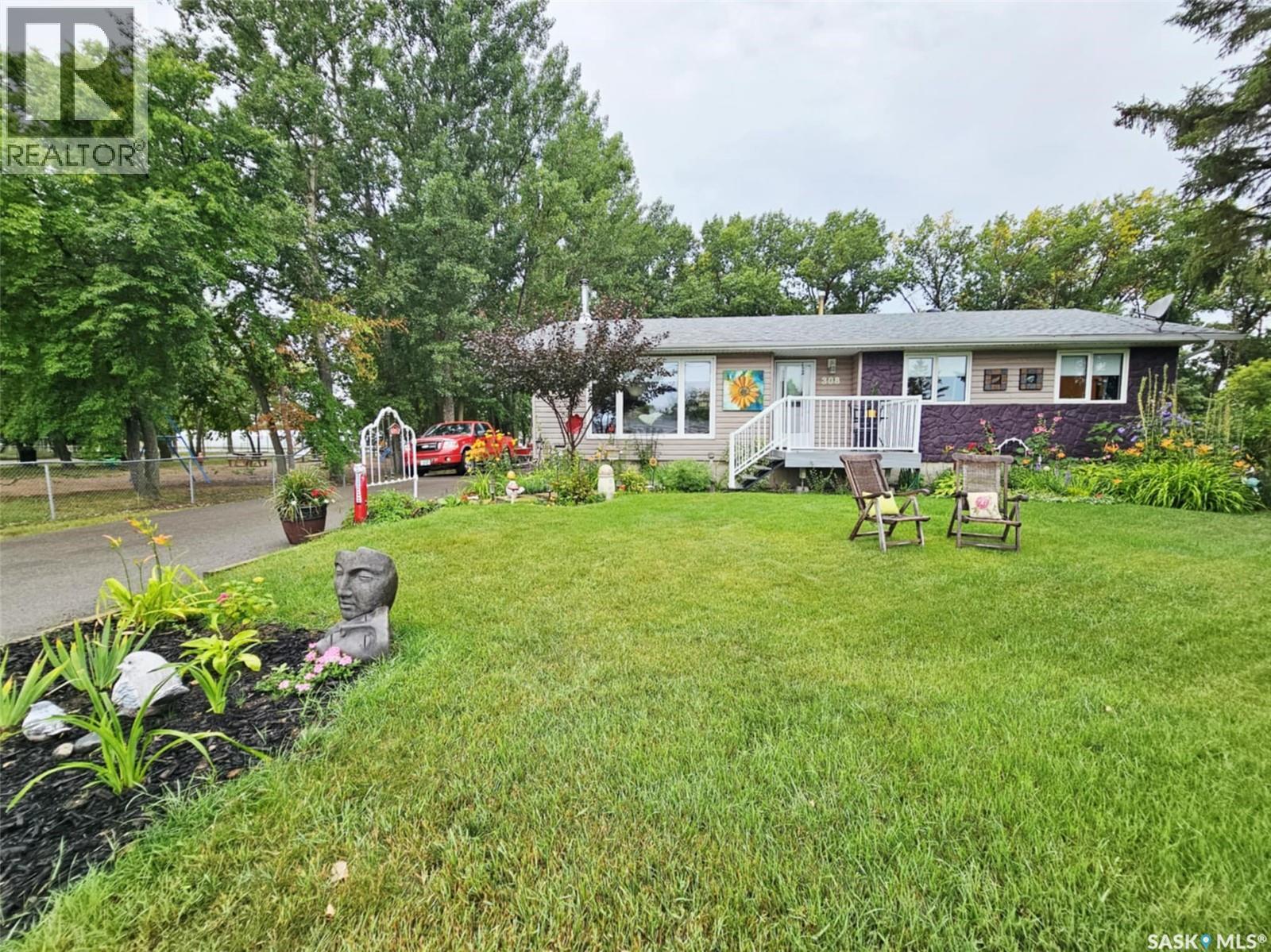 308 Lalonde St, Whitewood, SK S0G 5C0
