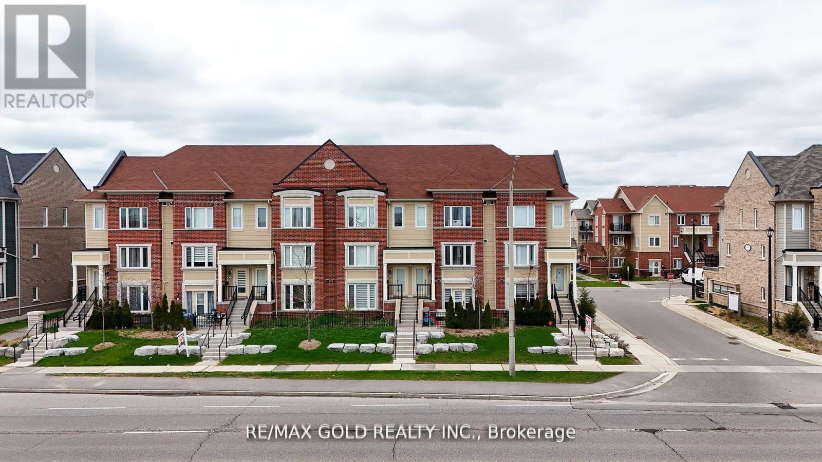 68 250 Sunny Meadow Blvd S, Brampton, ON L6R 3Y7