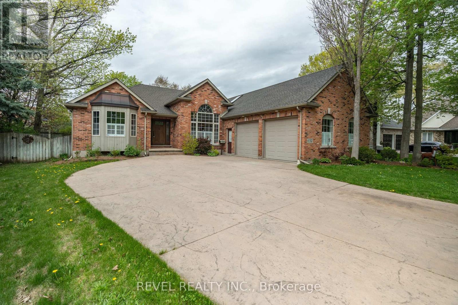 632 Bayhampton Cres, Waterloo, ON N2K 3N9