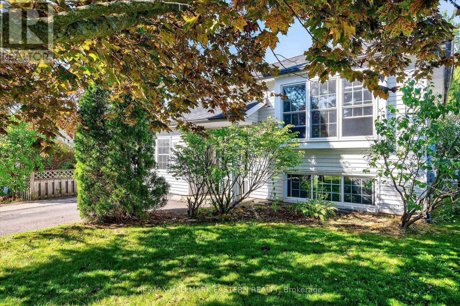 1200 Huntington Cir, Peterborough, ON K9K 2B8