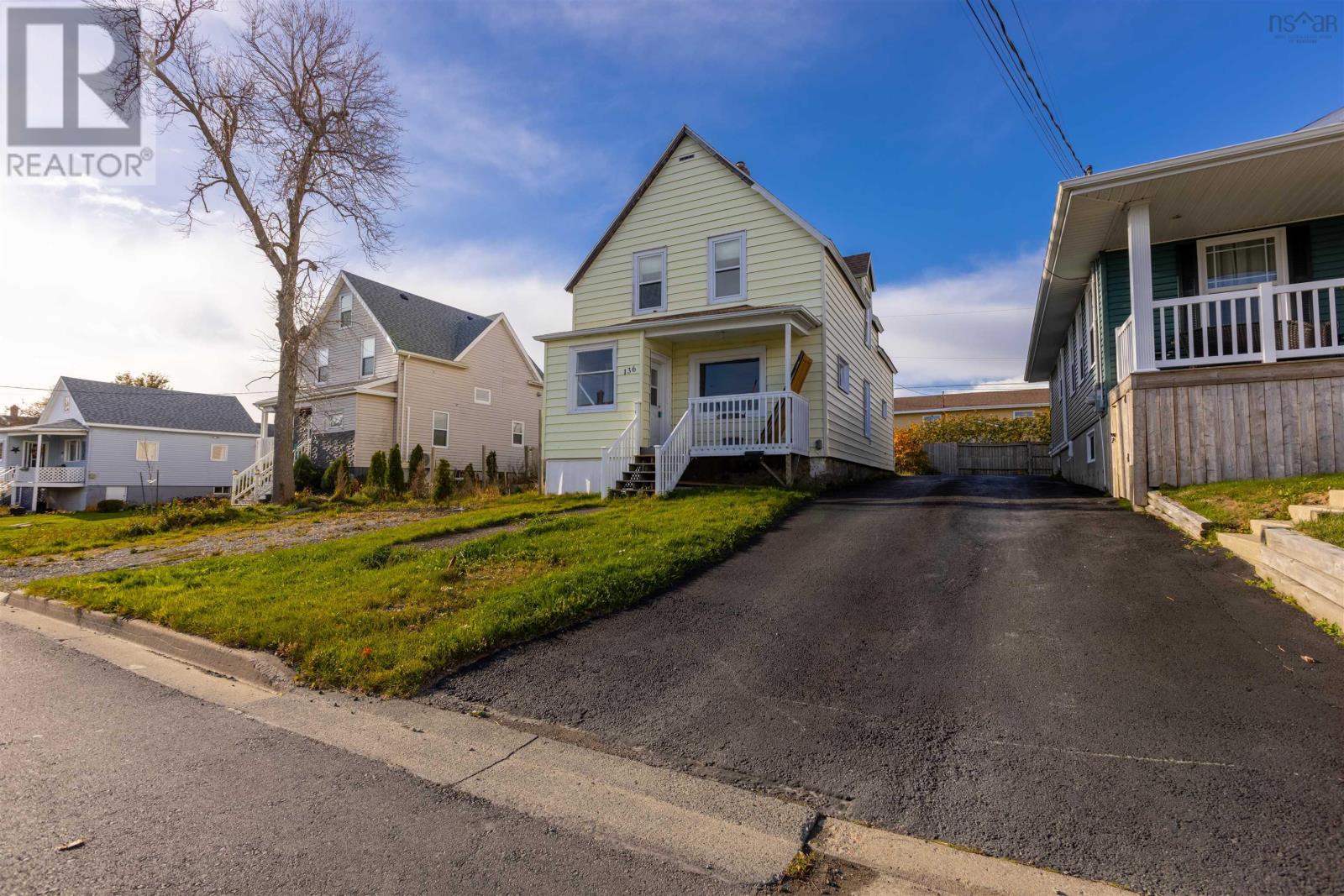 136 Victoria St, Glace Bay, NS B1A 1Z8