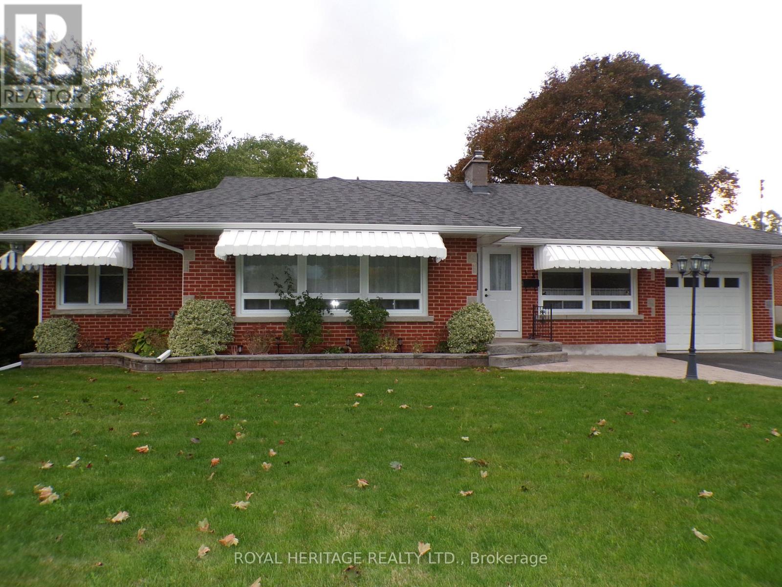 12 Darlington Blvd, Clarington, ON L1E 2J7