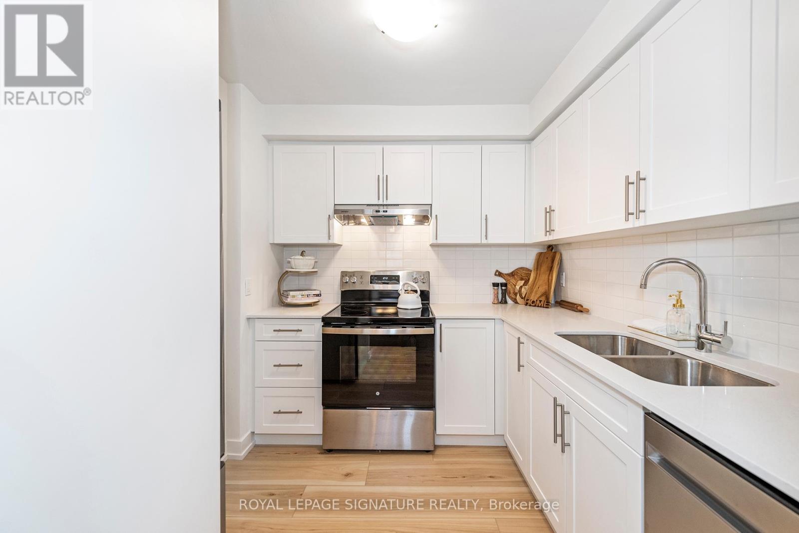34-36 Delawana Dr, Hamilton, ON L8E 1G4
