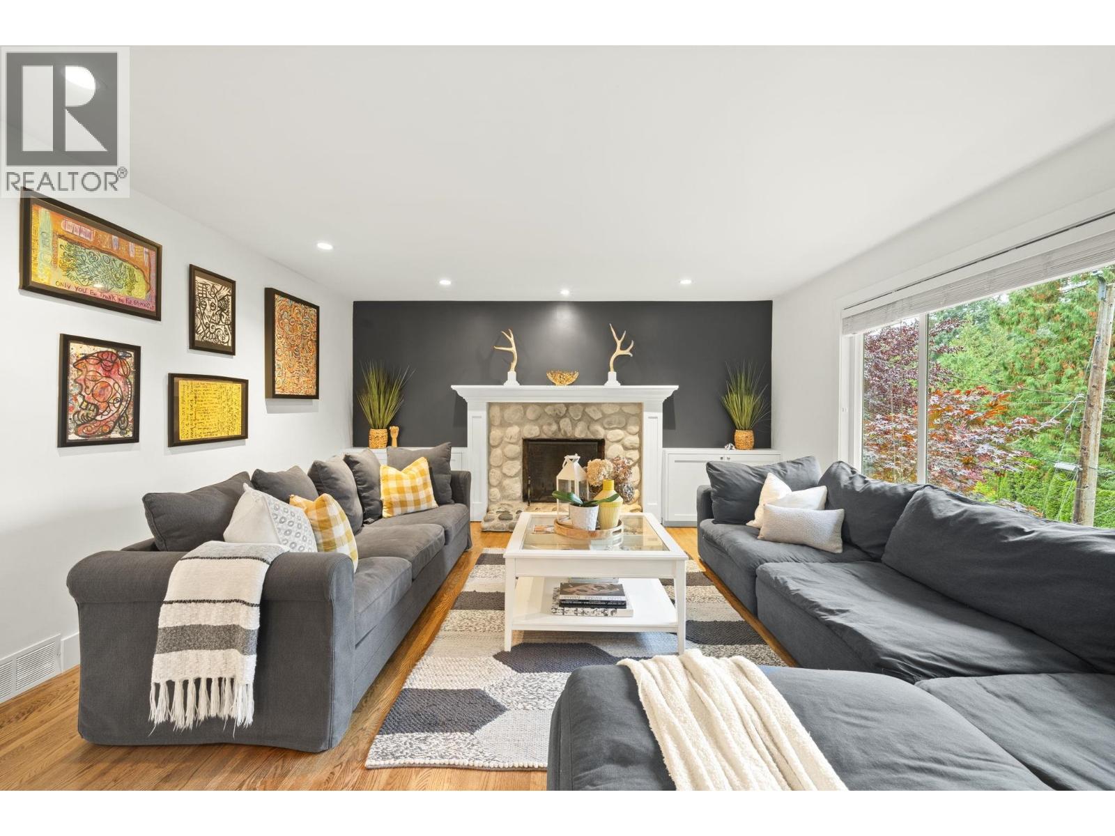 5540 Greenleaf Rd, West Vancouver, BC V7W 1N6