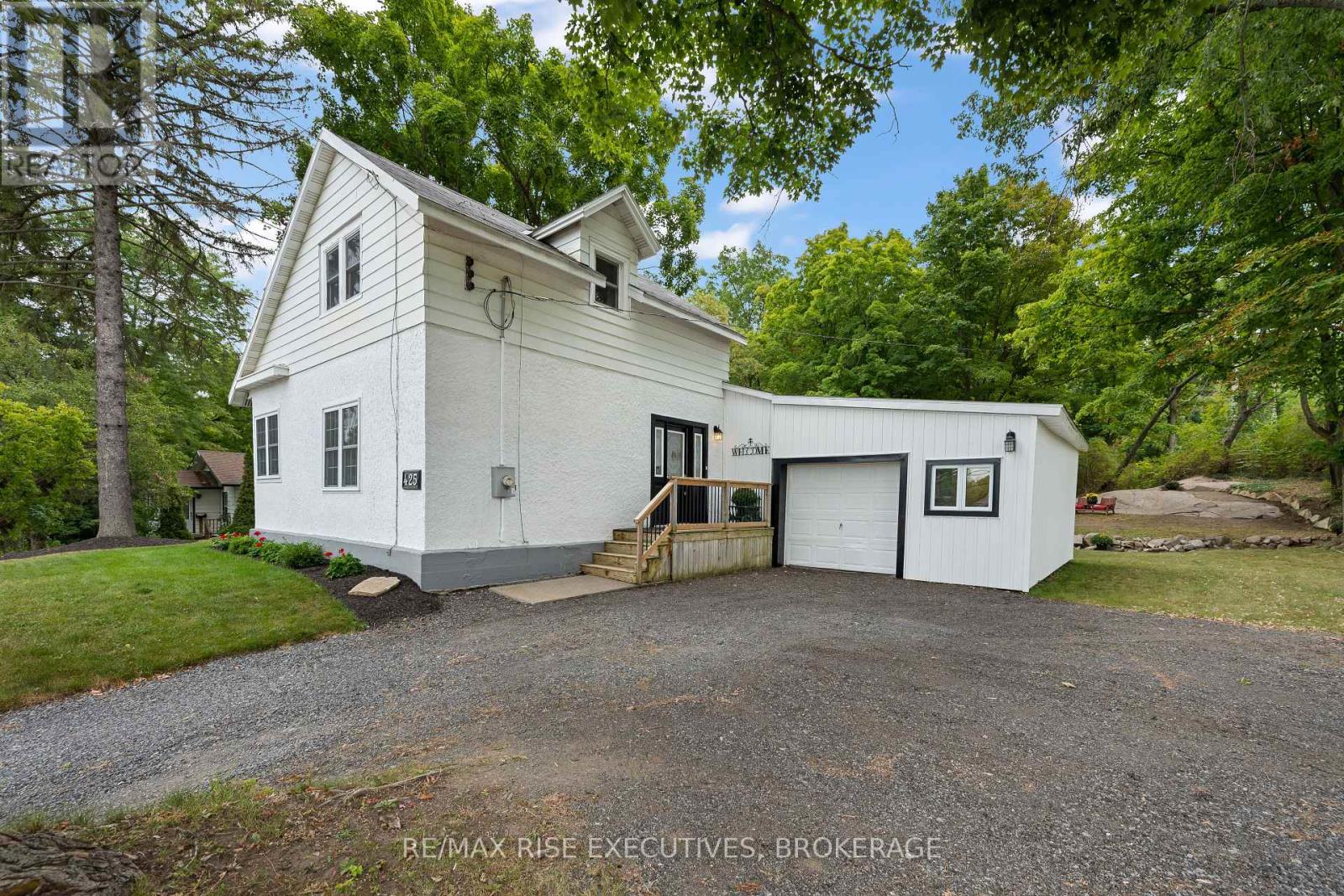 425 King St W, Gananoque, ON K7G 2G8