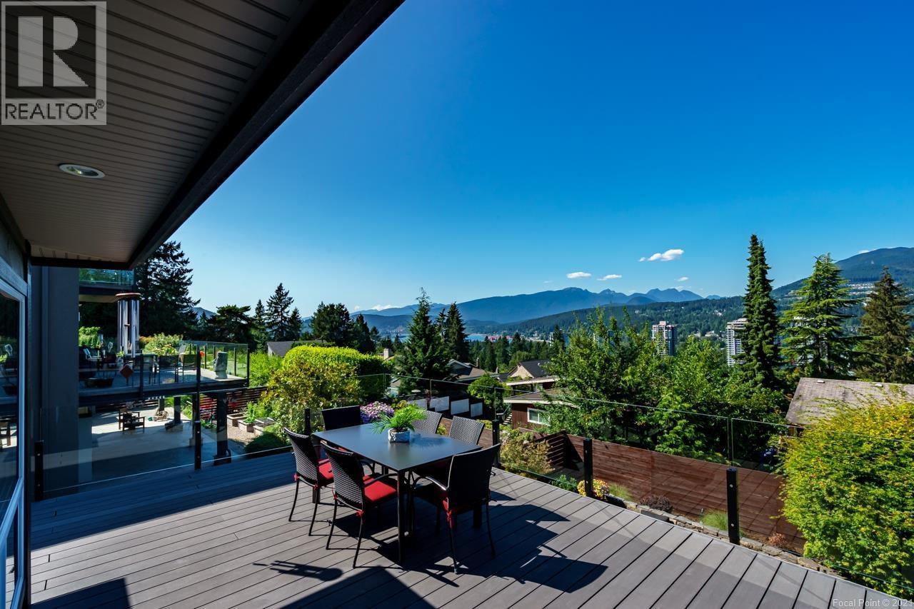 2329 Oneida Dr, Coquitlam, BC V3J 7A7