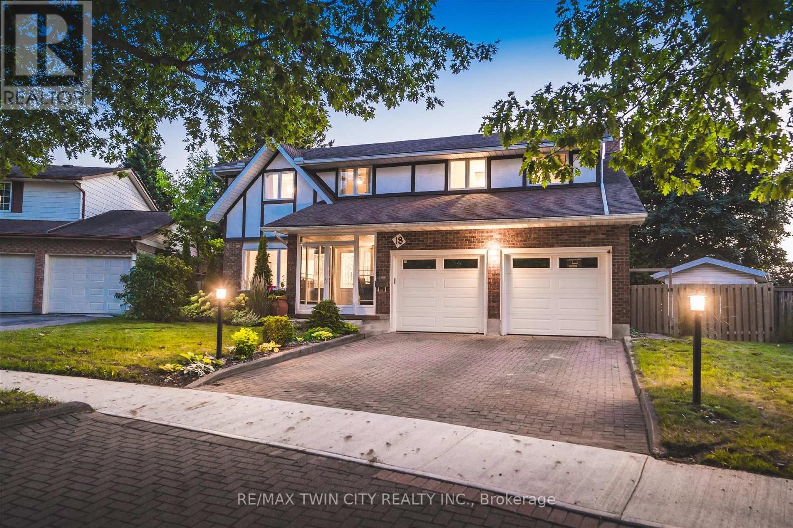 18 Westchester Pl, Kitchener, ON N2B 3M6