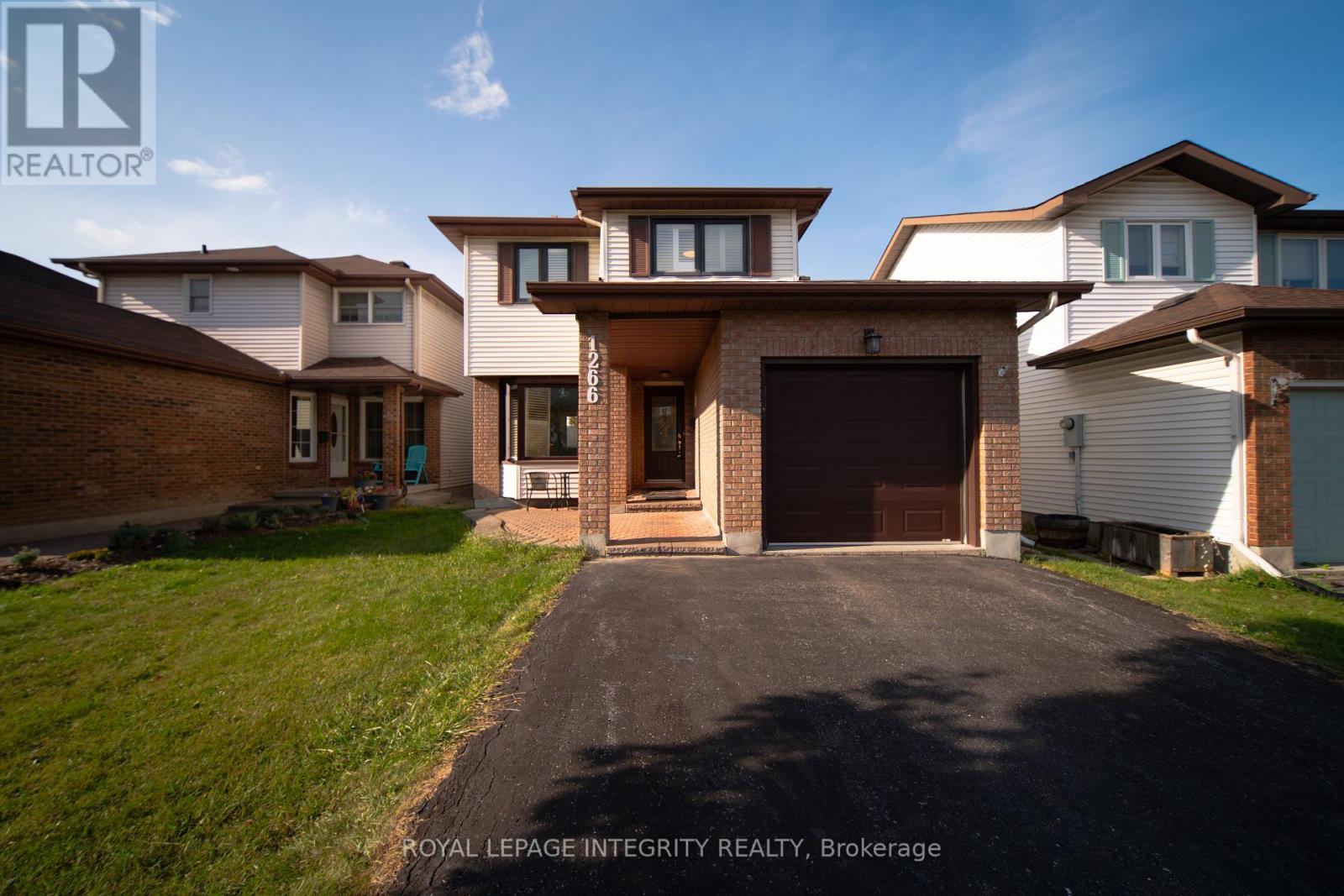 1266 Famlit Ct, Ottawa, ON K1J 9A2
