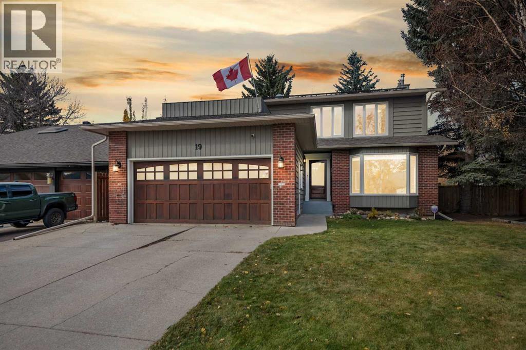 19 Deermoss Pl SE, Calgary, AB T2J 6P5