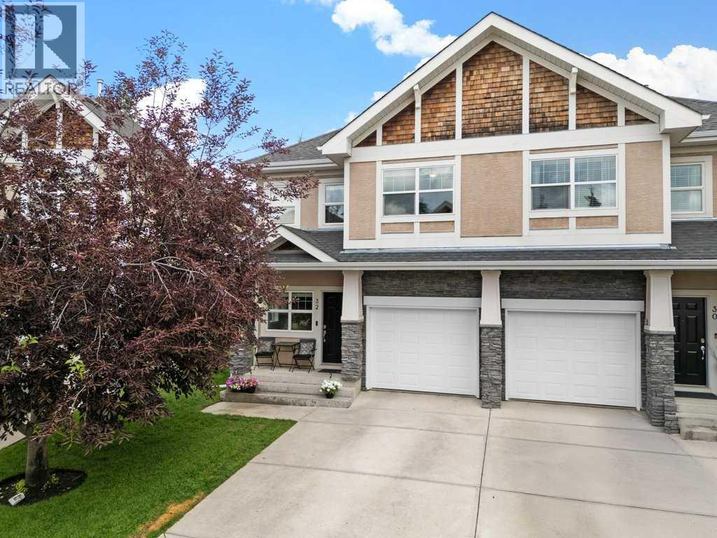 32 Wentworth Common SW, Calgary, AB T3H 5V3