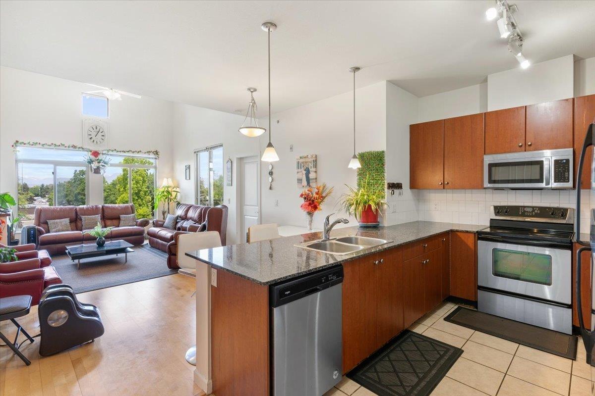 10180 153 Street Unit 415, Surrey, BC V3R 0B5