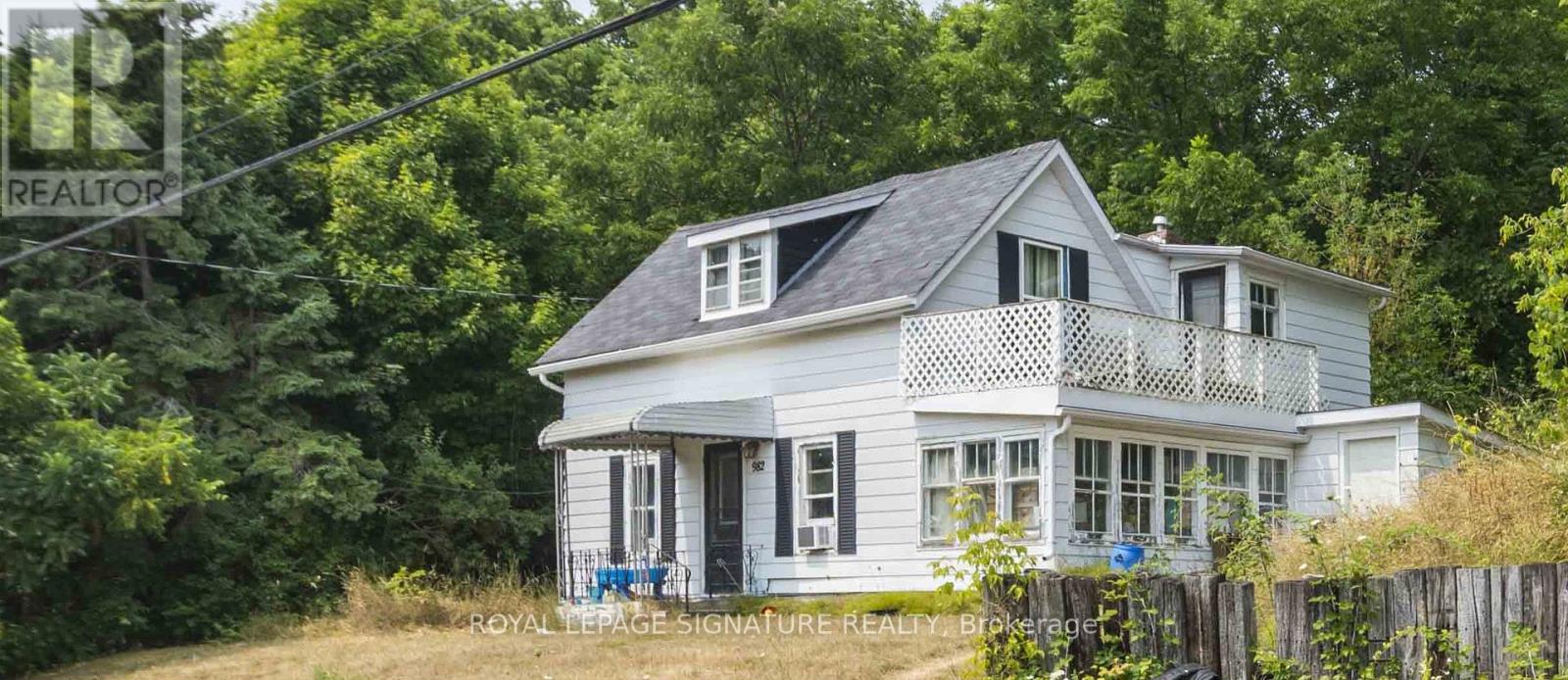 982 Smith St, Quinte West, ON K0K 1H0