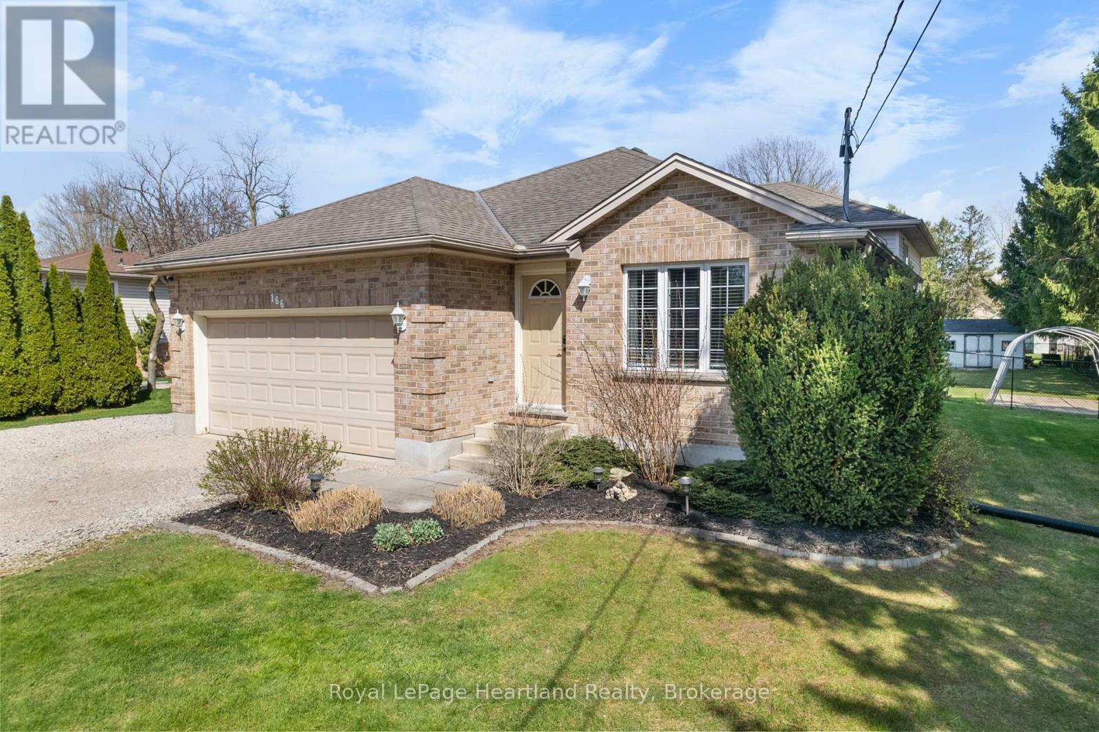 166 W Park Dr, North Middlesex, ON N0M 2K0