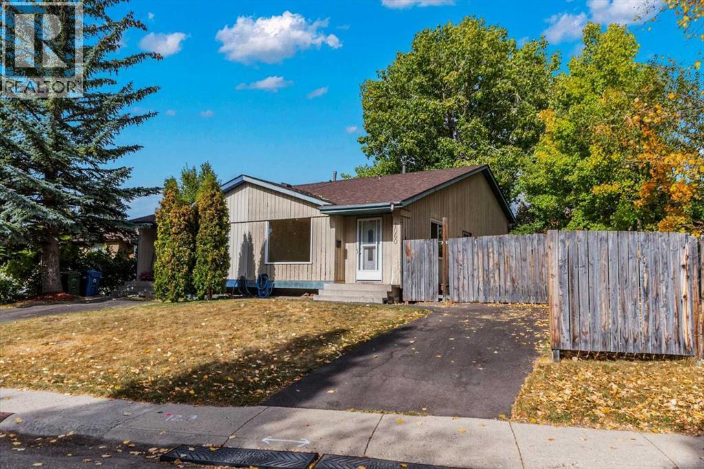 1060 Ranchview Rd NW, Calgary, AB T3G 1R9