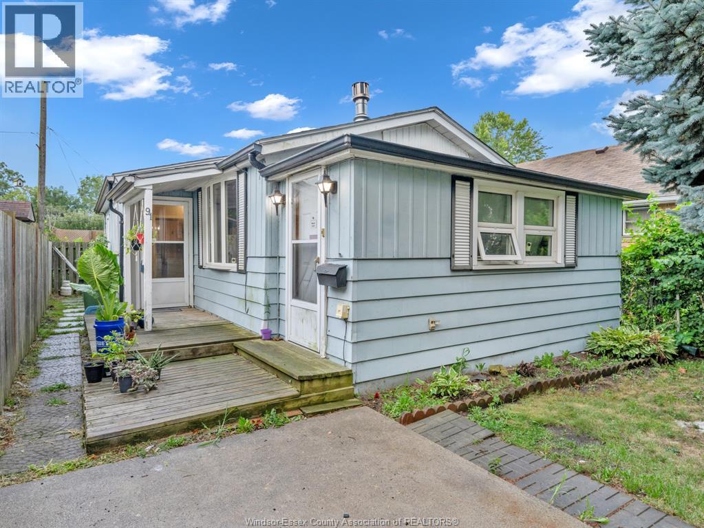 91 Balaclava St S, Amherstburg, ON N9V 2G7
