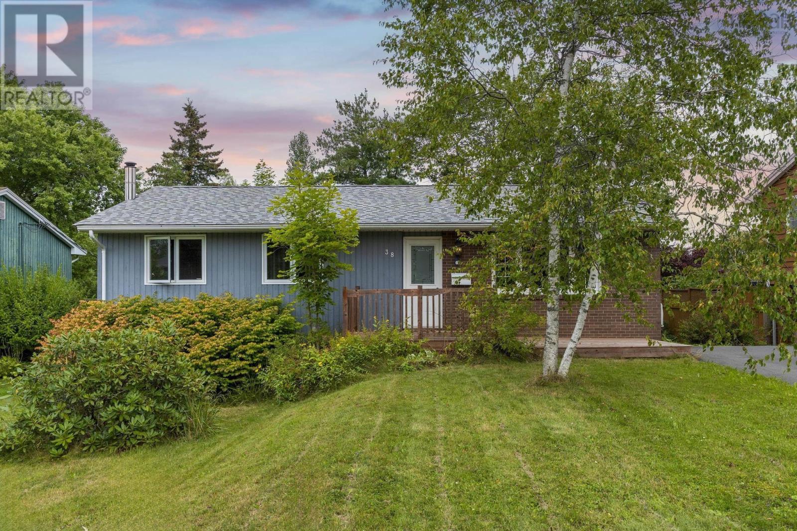 38 Ashgrove Dr, Colby, NS B3V 1G6