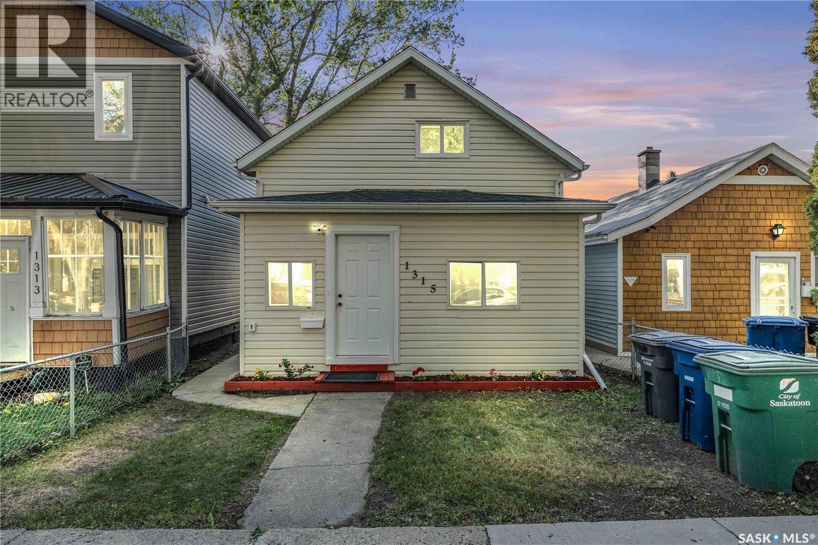 1315 G Ave N, Saskatoon, SK S7M 2N4