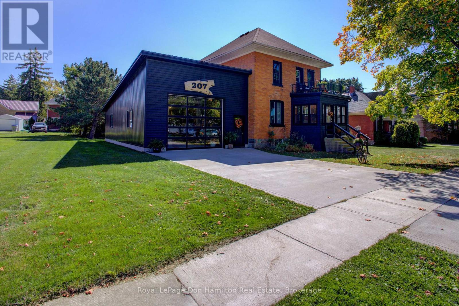 207 King St, North Perth, ON N0G 1B0