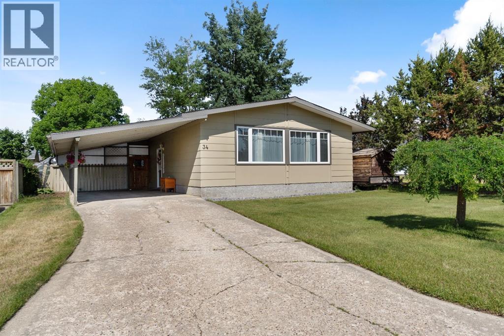34 Kallbom Cres, Whitecourt, AB T7S 1E2