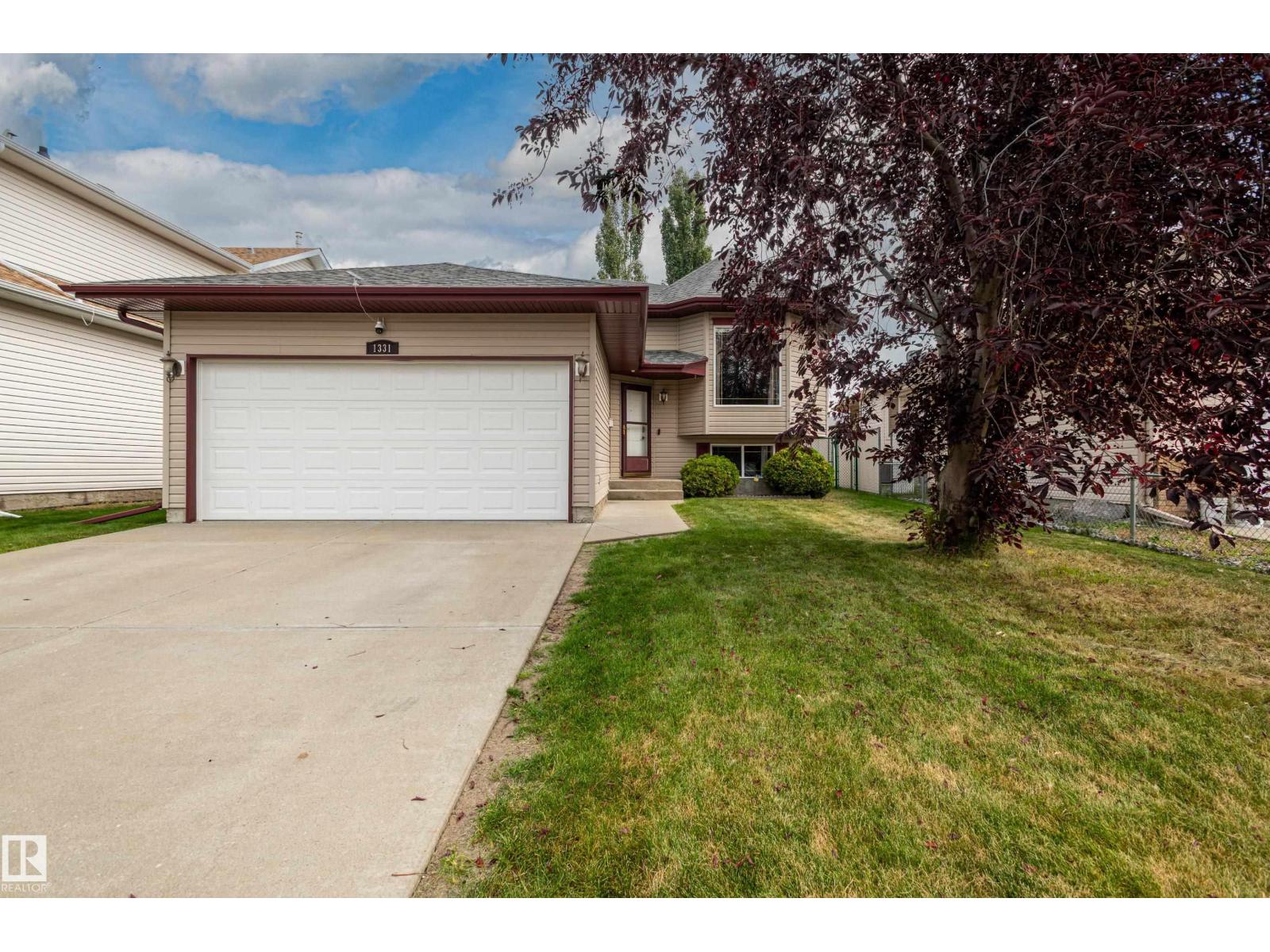 1331 Oakland Cr, Devon, AB T9G 2E6