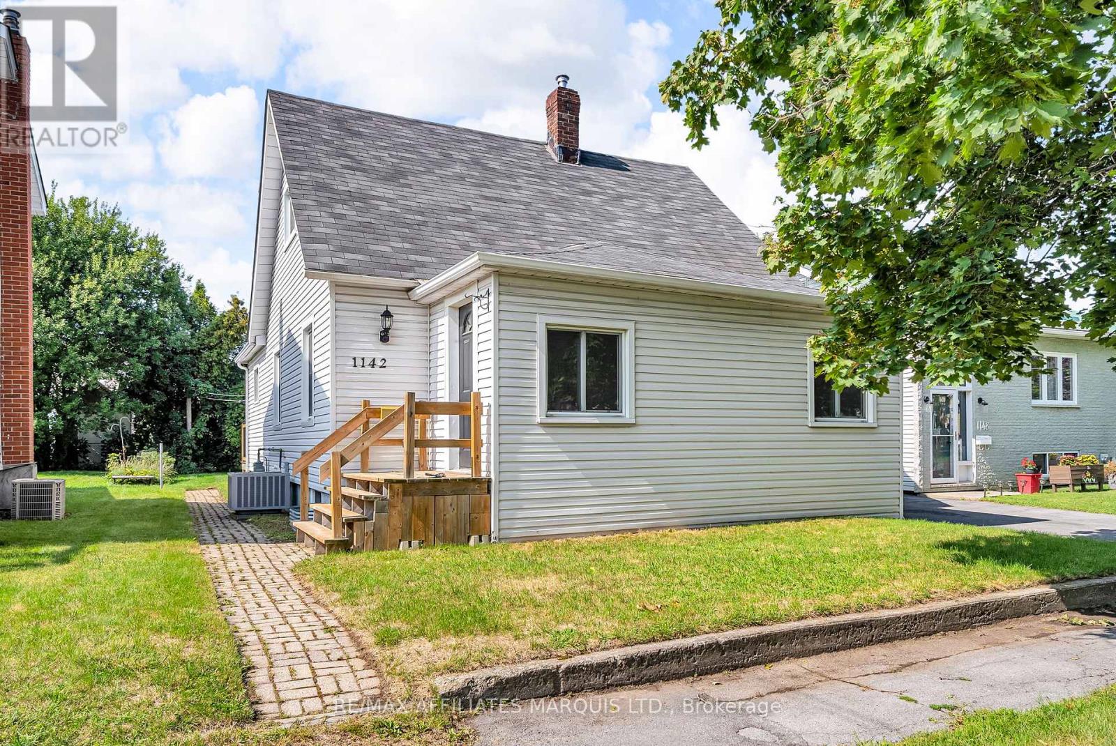 1142 Dieppe St, Cornwall, ON K6H 3K3