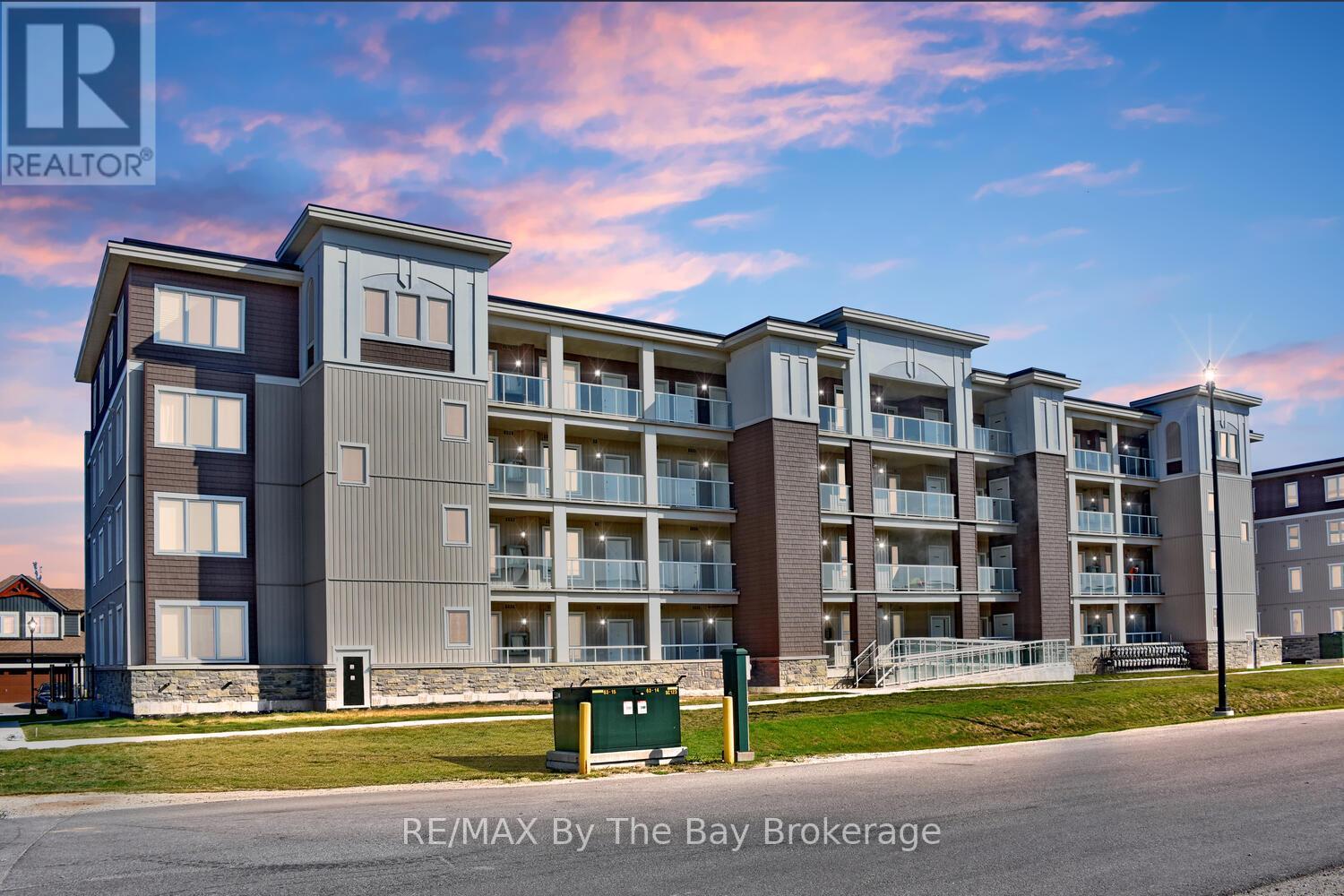 206 17 Spooner Cres, Collingwood, ON L9Y 1T3