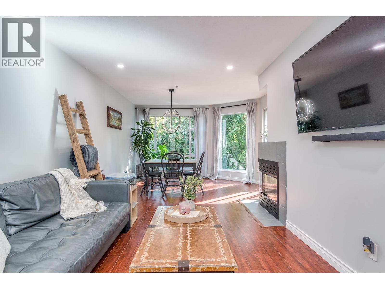 22233 River Road Unit 212, Maple Ridge, BC V2X 3N7