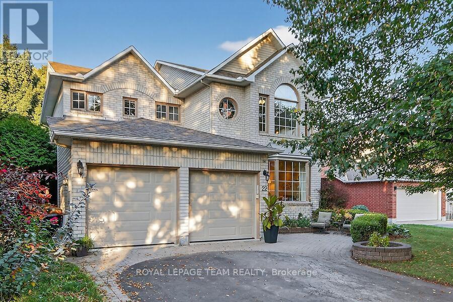 22 Birchfield Ave, Ottawa, ON K2M 2N5