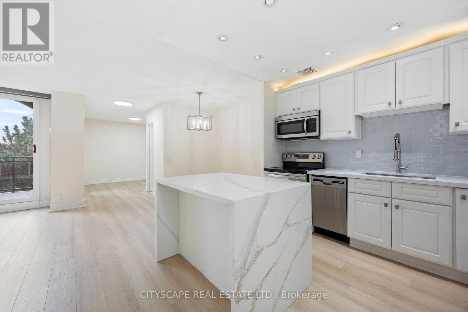 301 16 Elgin St, Markham, ON L3T 4T4