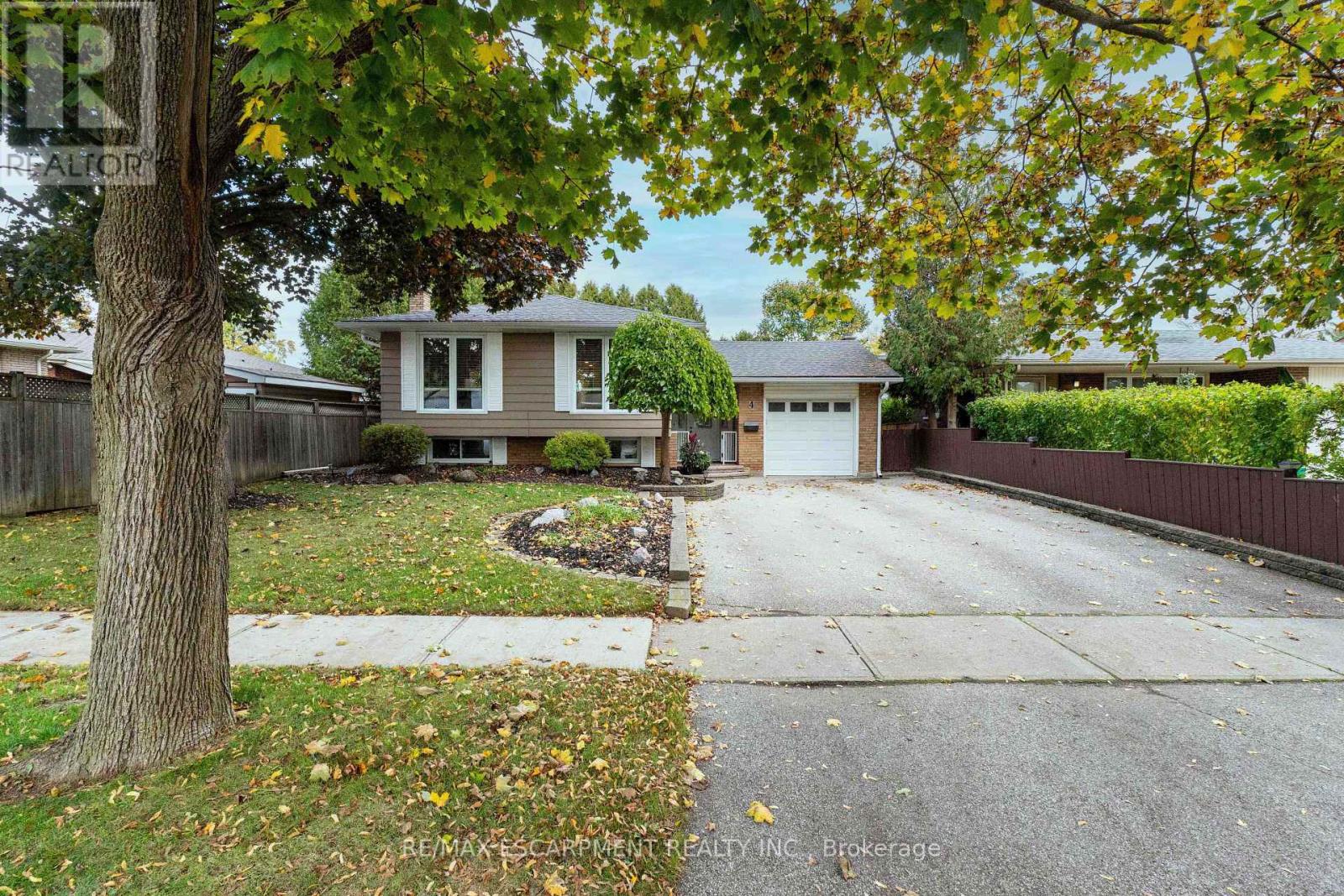 4 Adelaide Ave, Brantford, ON N3S 7H3