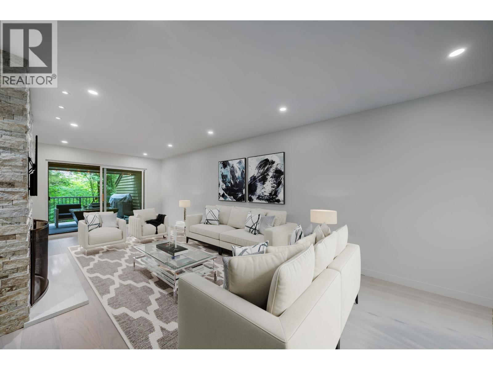 867 Frederick Rd, North Vancouver, BC V7K 2Y5