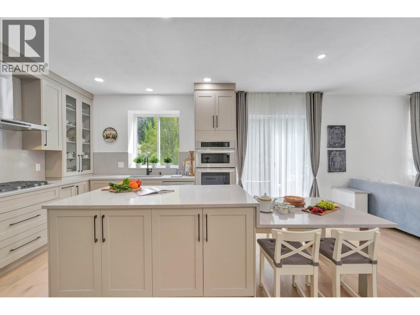 2501 Mica Pl, Coquitlam, BC V3E 3K7