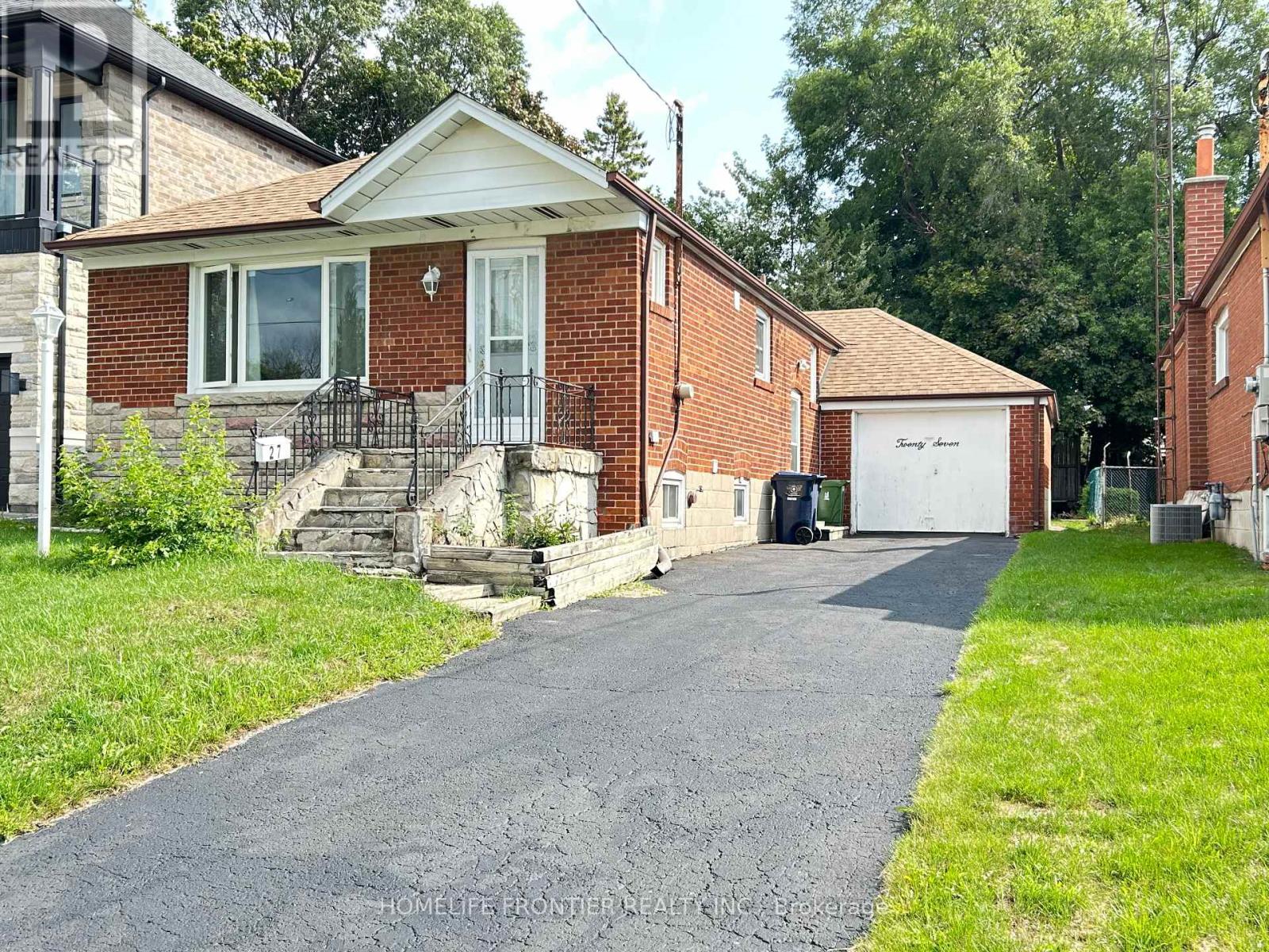 27 Rensburg Dr, Toronto, ON M1K 3A2