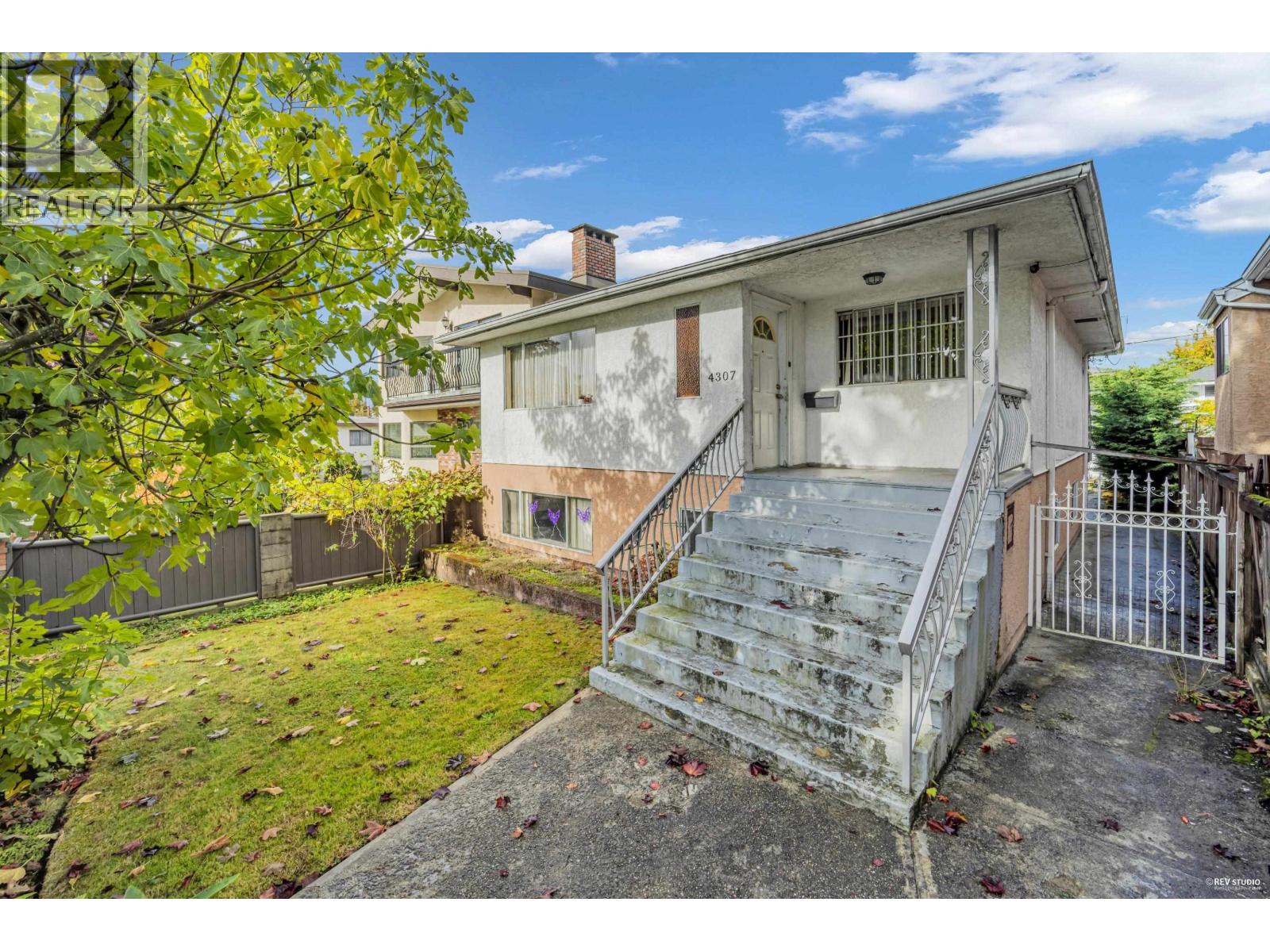 4307 Venables St, Burnaby, BC V5C 3A3