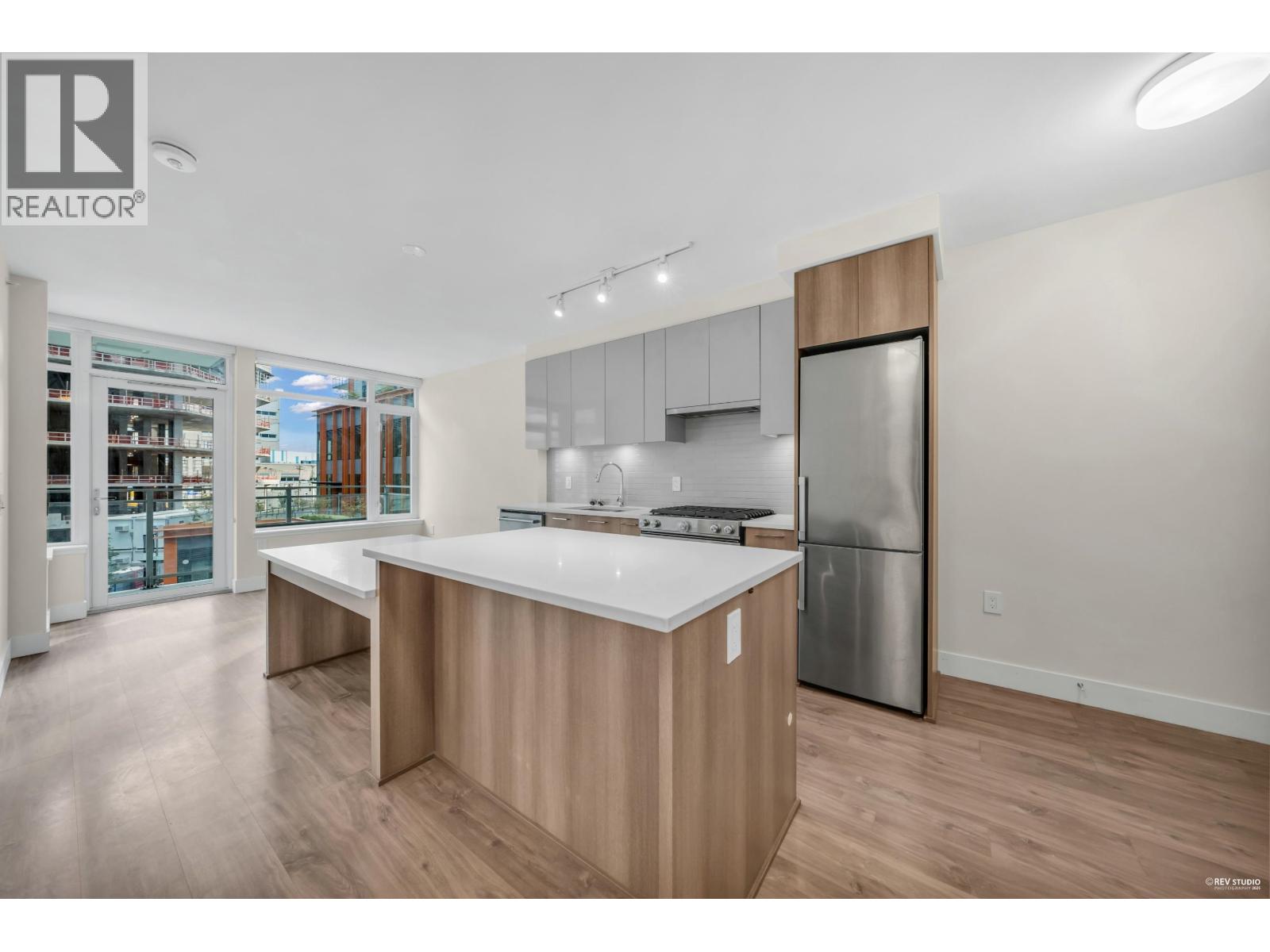 258 Nelsons Court Unit 406, New Westminster, BC V3L 0J9