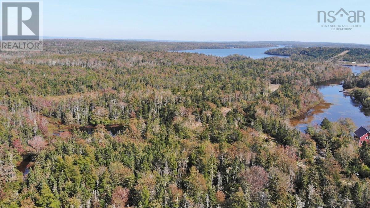 206 Highwaylake Rd, Grand Lake, NS B0E 1A0