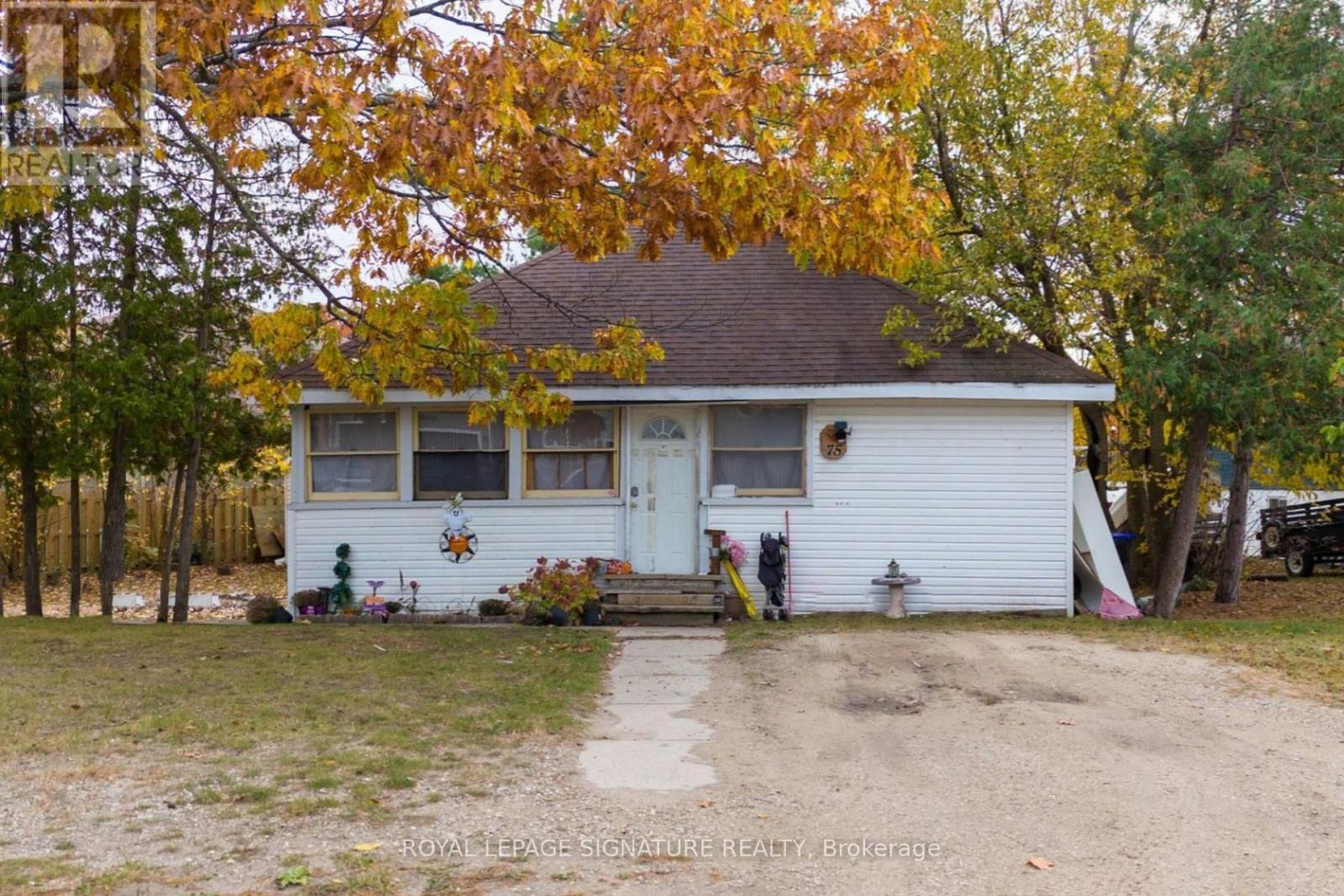 75 Old Mosley St, Wasaga Beach, ON L9Z 2J5